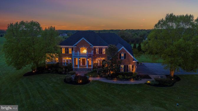 Backyard, Exterior, Facade, Brick Facade, French Provincial