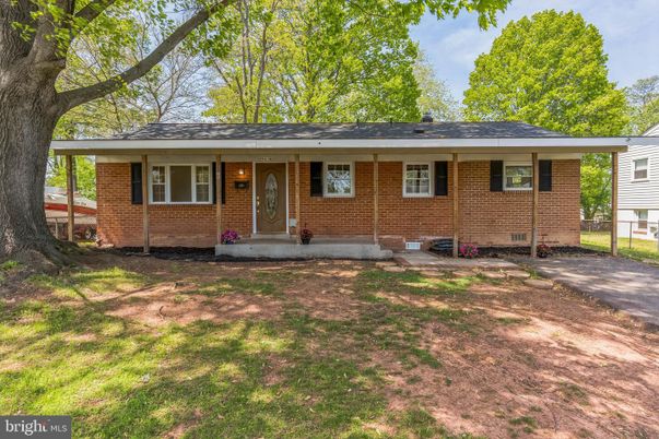 Exterior, Facade, Brick Facade, Ranch