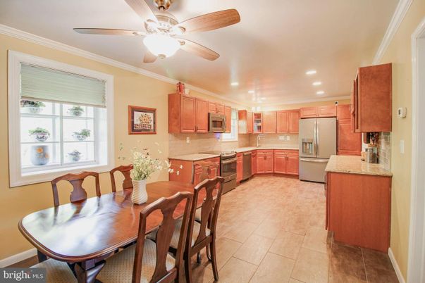 Dining room, Interior, Kitchen, Recessed Lighting, Stainless Steel Appliances