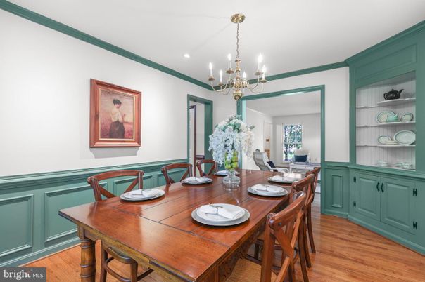 Chandelier, Dining room, Interior, Recessed Lighting, Wood Texture Flooring