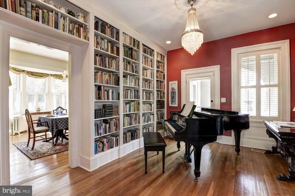 Chandelier, Dining room, Interior, Piano, Recessed Lighting, Wood Texture Flooring
