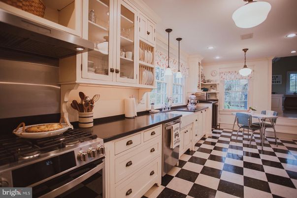 Dining room, Interior, Kitchen, Pendant Lights, Recessed Lighting, Stainless Steel Appliances