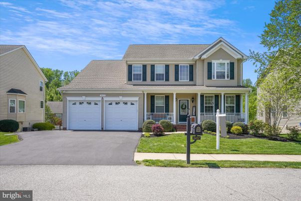 Attached, Exterior, Facade, Cape Cod