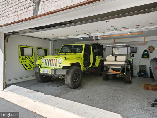 Garage, Interior
