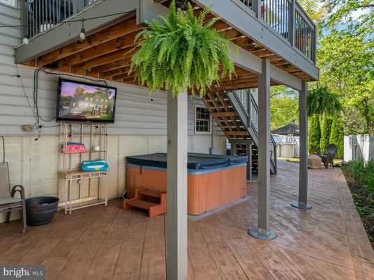Exterior, Hot Tub