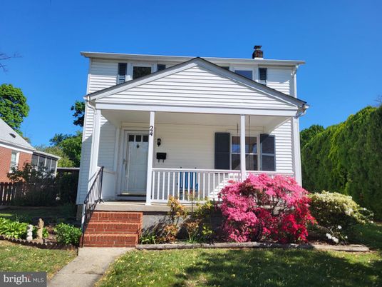 Exterior, Facade, American Foursquare