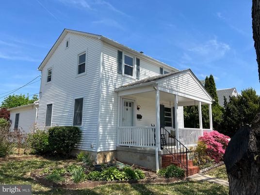 Exterior, Facade, Farmhouse