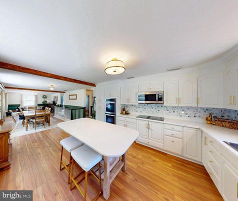 Dining room, Interior, Kitchen, Stainless Steel Appliances, Wood Texture Flooring