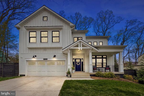 Attached, Exterior, Facade, Farmhouse