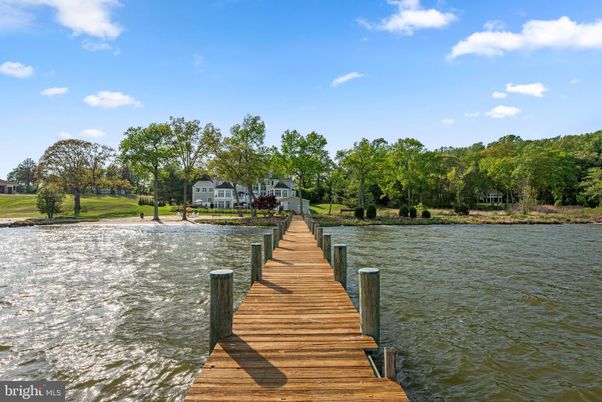 Exterior, Lake