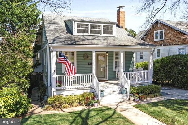 Exterior, Facade, Cape Cod