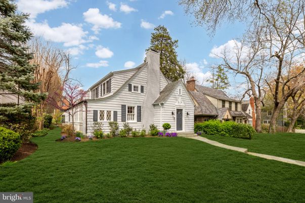 Backyard, Exterior, Facade, Queen Anne Victorian