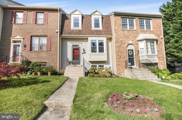 Exterior, Facade, Brick Facade, Rowhouse