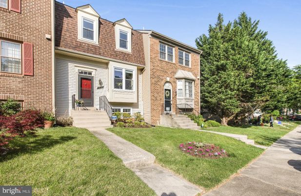 Exterior, Facade, Brick Facade, Rowhouse