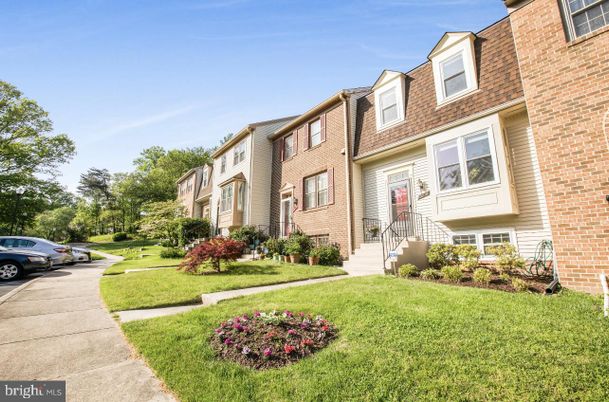 Exterior, Facade, Brick Facade, Rowhouse