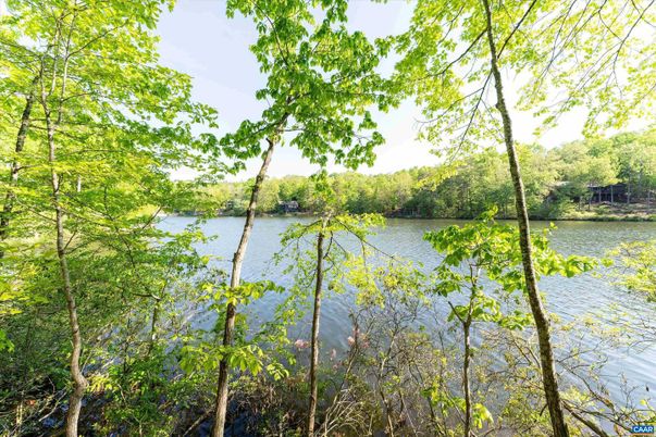Exterior, Lake