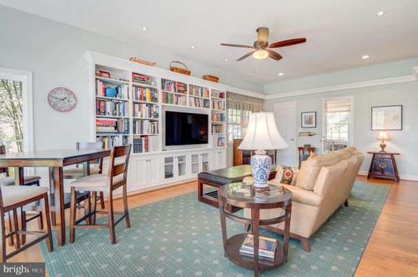 Dining room, Interior, Living room, Recessed Lighting, Wood Texture Flooring