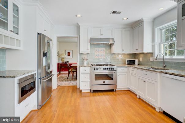 Dining room, Interior, Kitchen, Recessed Lighting, Stainless Steel Appliances, Wood Texture Flooring