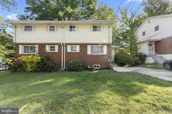Exterior, Facade, Brick Facade, Raised Ranch
