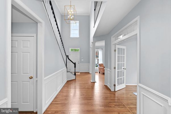 Interior, Pendant Lights, Wood Texture Flooring