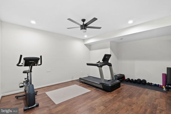 Fitness Equipment, Interior, Recessed Lighting, Wood Texture Flooring