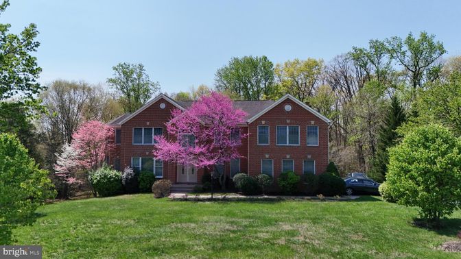 Exterior, Facade, Brick Facade, Brick Traditional