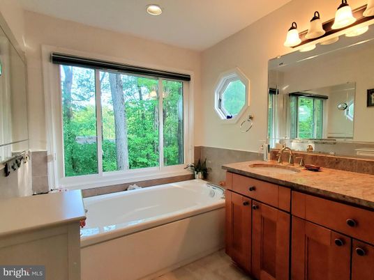 Bathroom, Interior, Recessed Lighting