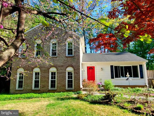 Exterior, Facade, Brick Facade, Cape Cod