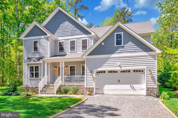 Attached, Exterior, Facade, Farmhouse