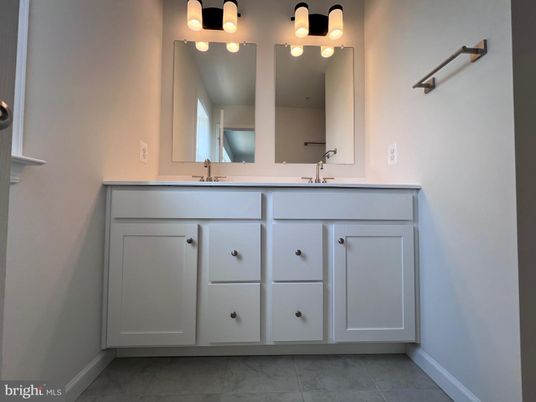 Bathroom, Dual Sink Vanities, Interior
