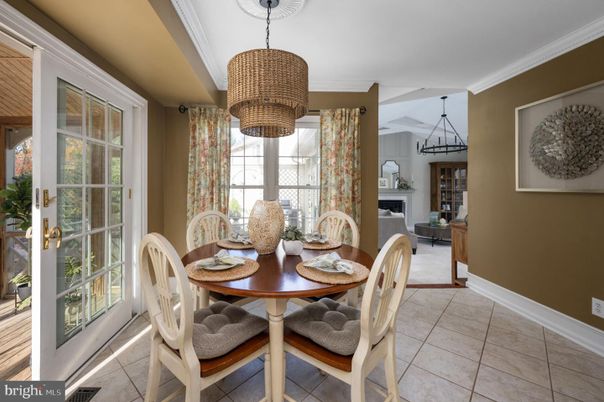Chandelier, Dining room, Fireplace, Interior, Pendant Lights