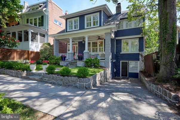 Exterior, Facade, American Foursquare