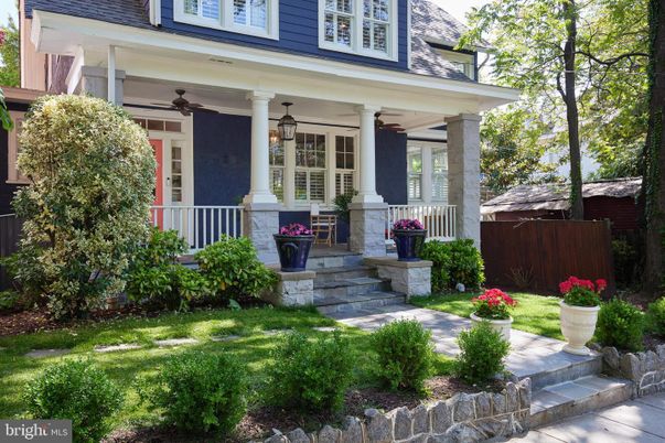 Exterior, Facade, American Foursquare