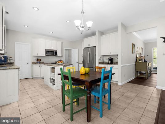 Chandelier, Dining room, Interior, Kitchen, Pendant Lights, Recessed Lighting, Stainless Steel Appliances