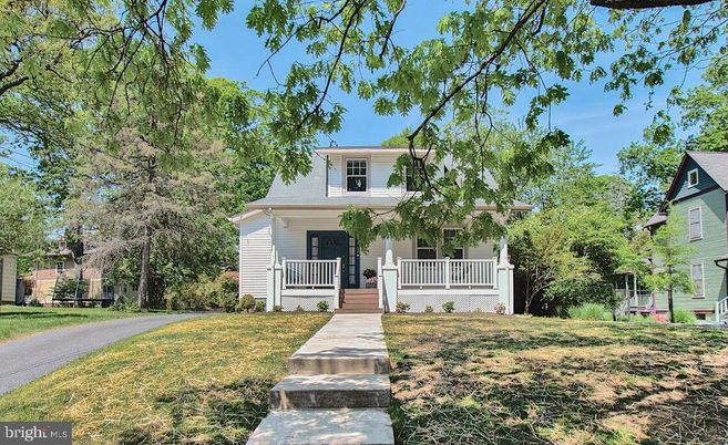 Backyard, Exterior, Facade, American Foursquare