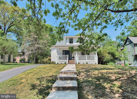Backyard, Exterior, Facade, American Foursquare