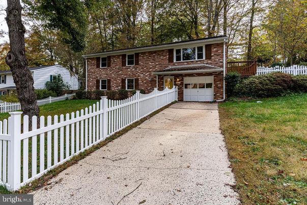 Attached, Exterior, Facade, Brick Facade, Raised Ranch