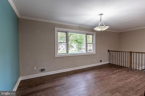 Empty room, Interior, Pendant Lights, Wood Texture Flooring