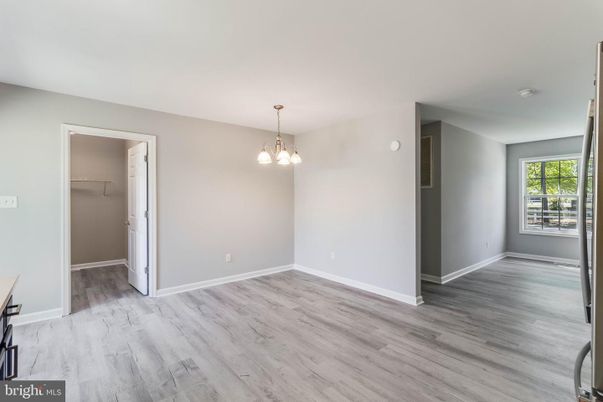 Empty room, Interior, Pendant Lights, Wood Texture Flooring