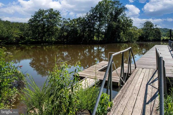 Exterior, Lake