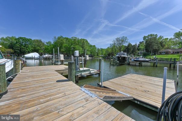 Exterior, Lake