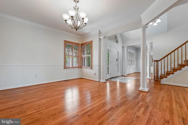 Chandelier, Empty room, Interior, Wood Texture Flooring