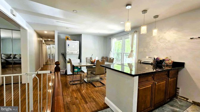 Dining room, Interior, Kitchen, Pendant Lights, Recessed Lighting, Wood Texture Flooring