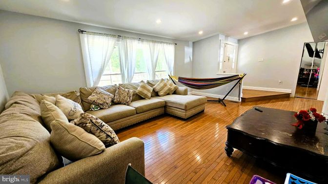 Game Room, Interior, Living room, Recessed Lighting, Wood Texture Flooring