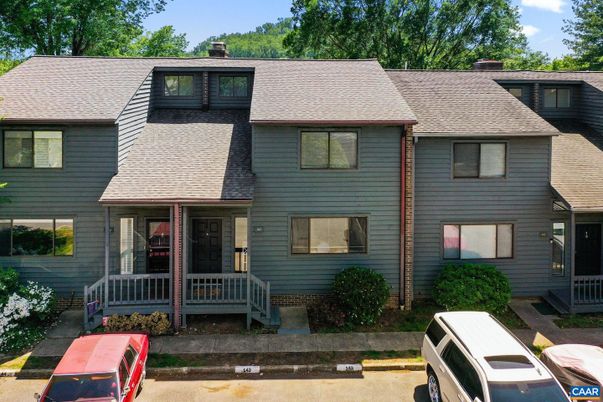 Exterior, Facade, Rowhouse