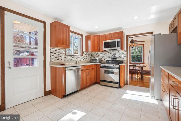 Dining room, Interior, Kitchen, Recessed Lighting, Stainless Steel Appliances