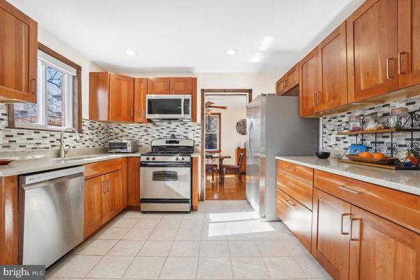 Dining room, Interior, Kitchen, Recessed Lighting, Stainless Steel Appliances