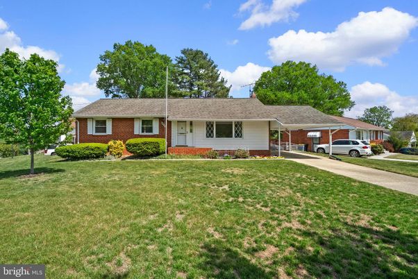 Attached, Exterior, Facade, Brick Facade, Ranch