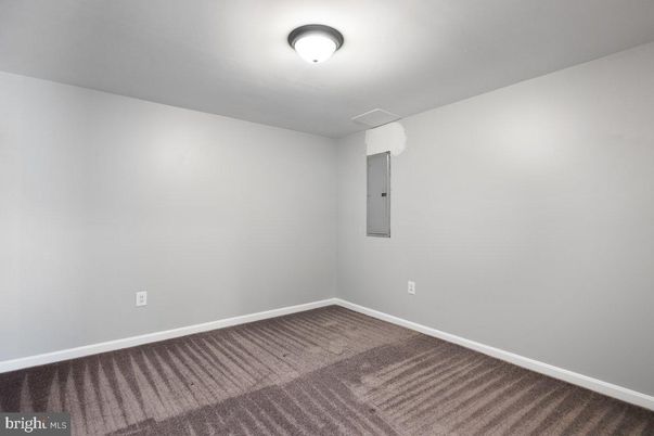 Empty room, Interior
