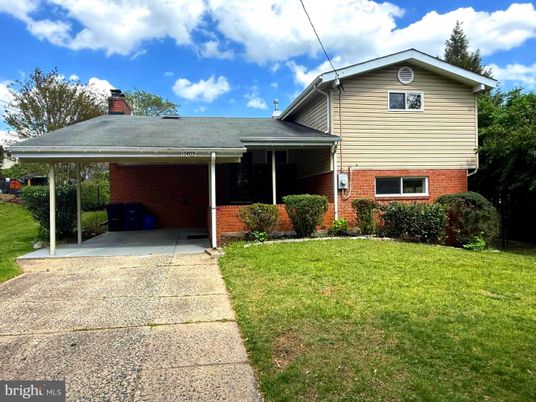 Exterior, Facade, Brick Facade, Split Level
